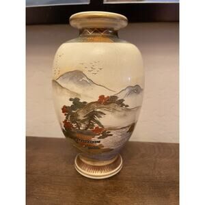 Antique Japanese Satsuma Vase Taishou period Handpainted Signed